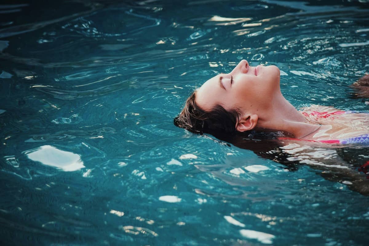 A nervous adult beginner learning to swim with an Everyone Swims instructor